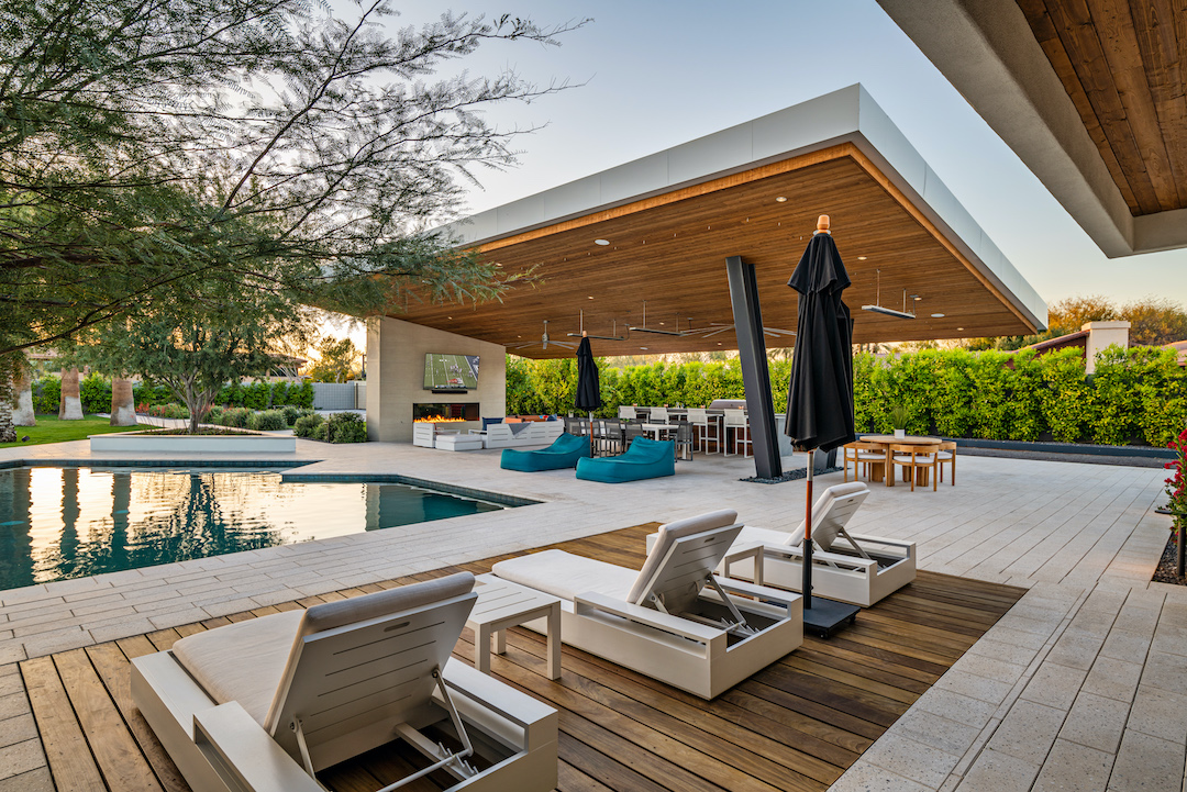 73rd Street | 14 Guests • 5 Bedrooms • Basketball Court